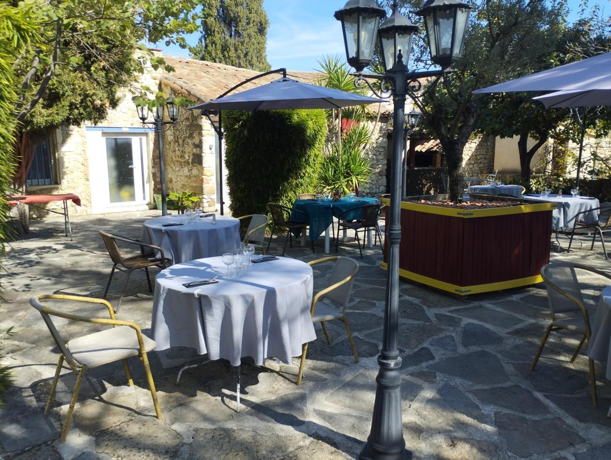 Logis Hotel Restaurant L'Esquielle Saint-Genies-de-Malgoires ภายนอก รูปภาพ