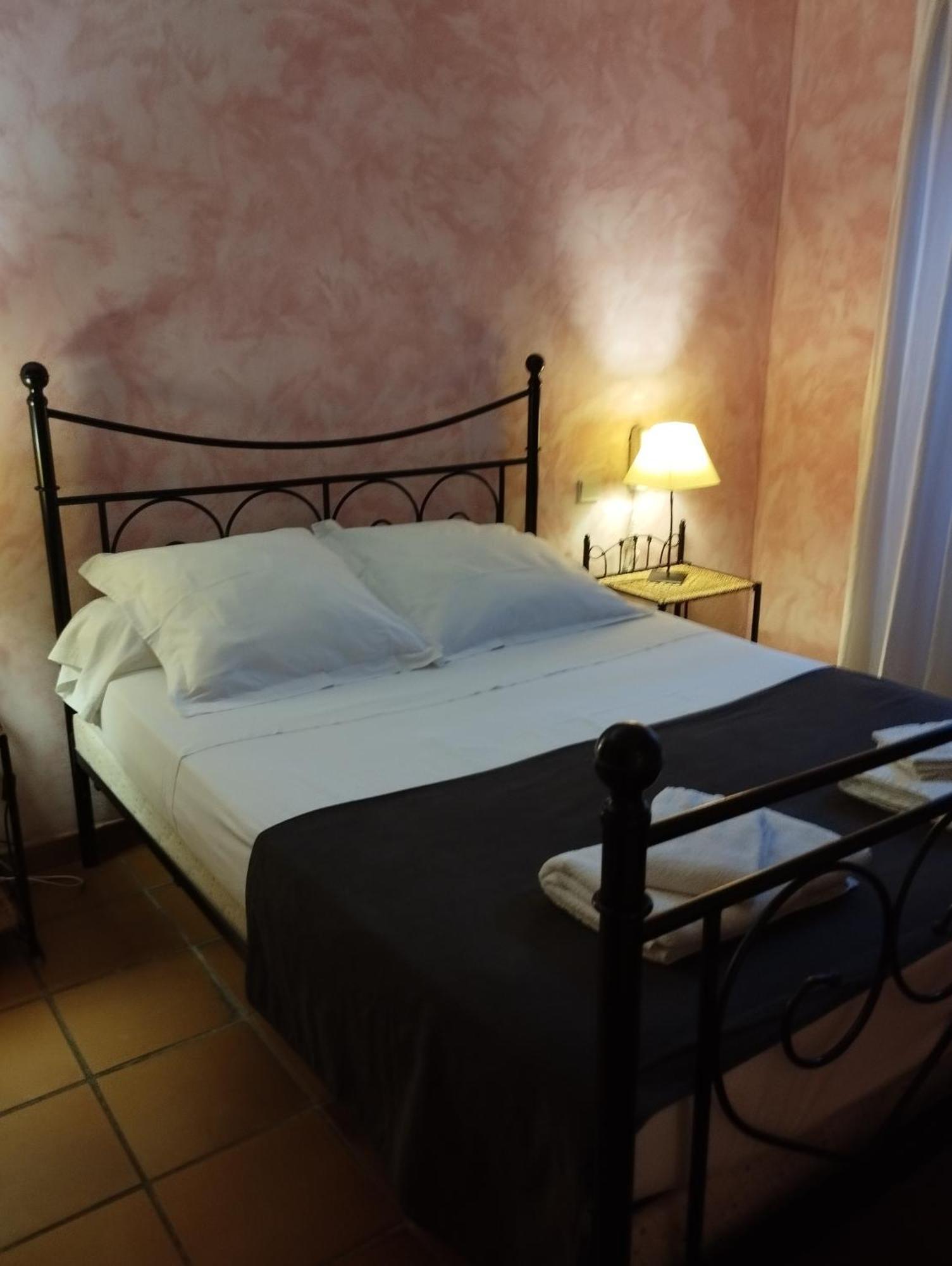 Logis Hotel Restaurant L'Esquielle Saint-Genies-de-Malgoires ภายนอก รูปภาพ